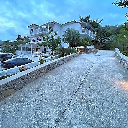 Golden Evelyn Skiathos